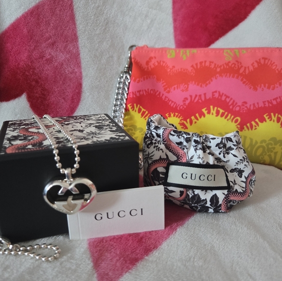 GUCCI Heart Necklace on beaded chain - Picture 1 of 17